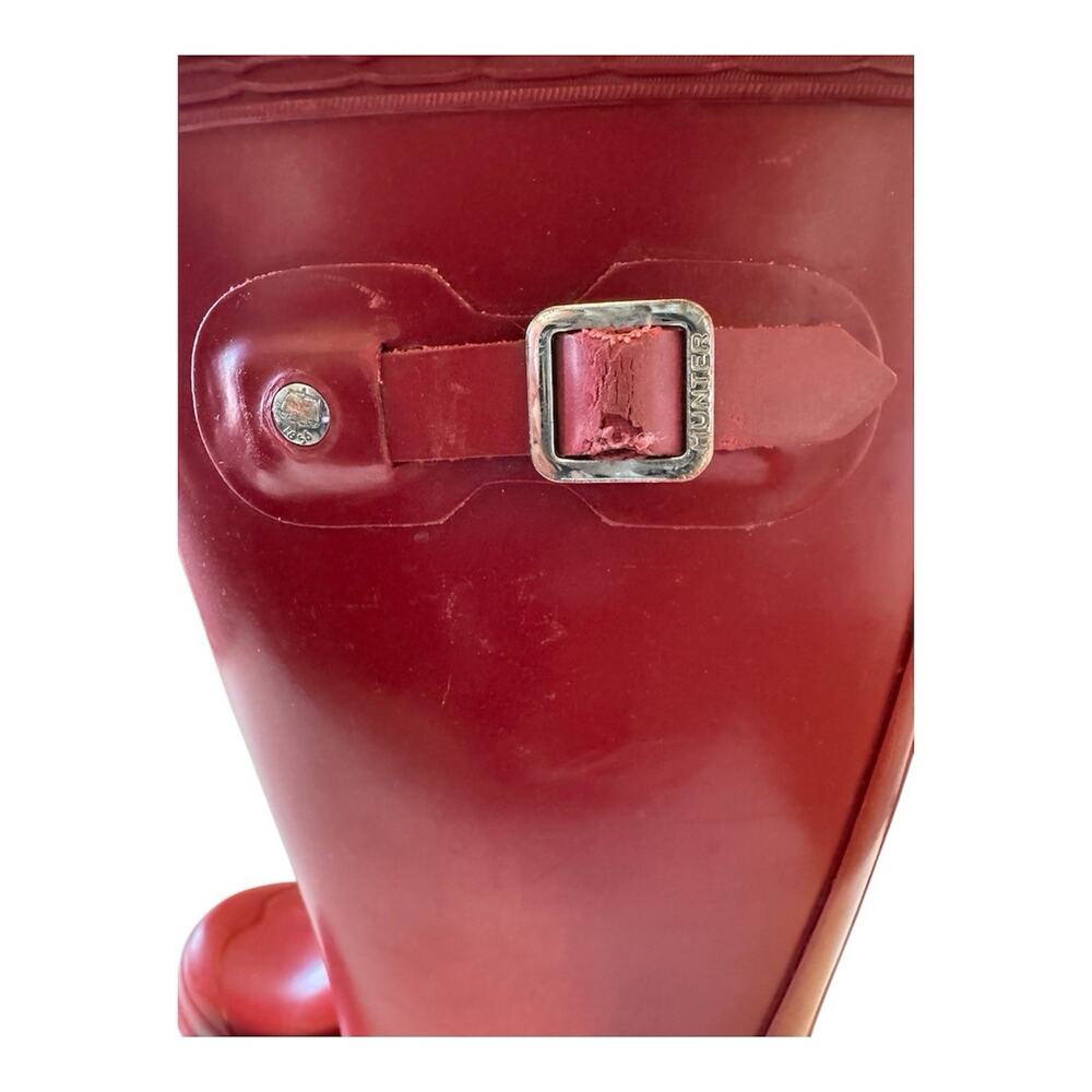 Hunter Original Tall Gloss Rain Boots in the color Military Red, Girls size 2 - Picture 4 of 7
